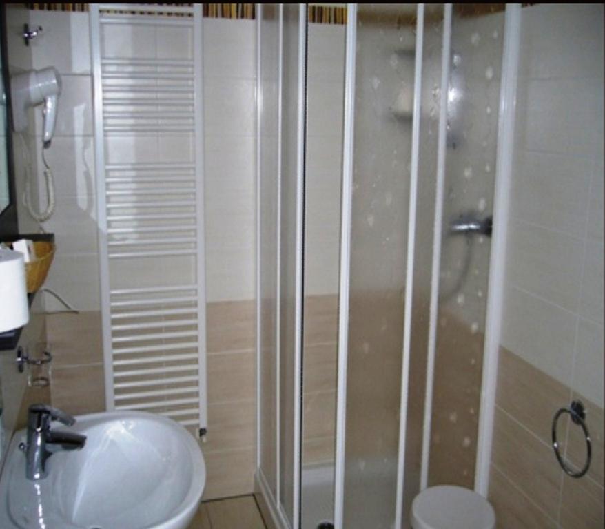 Hotel La Solitaria Carlazzo Ruang foto